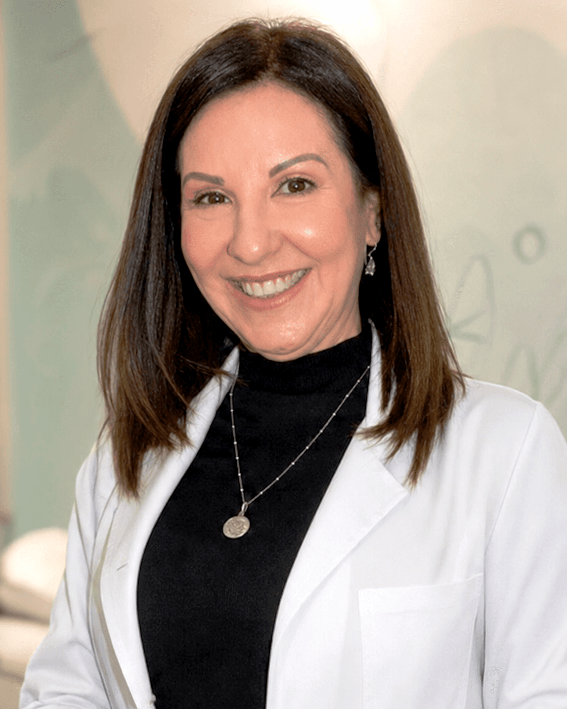 Dra. Adriana Rosa, pediatra e neonatologista, em seu consultório.